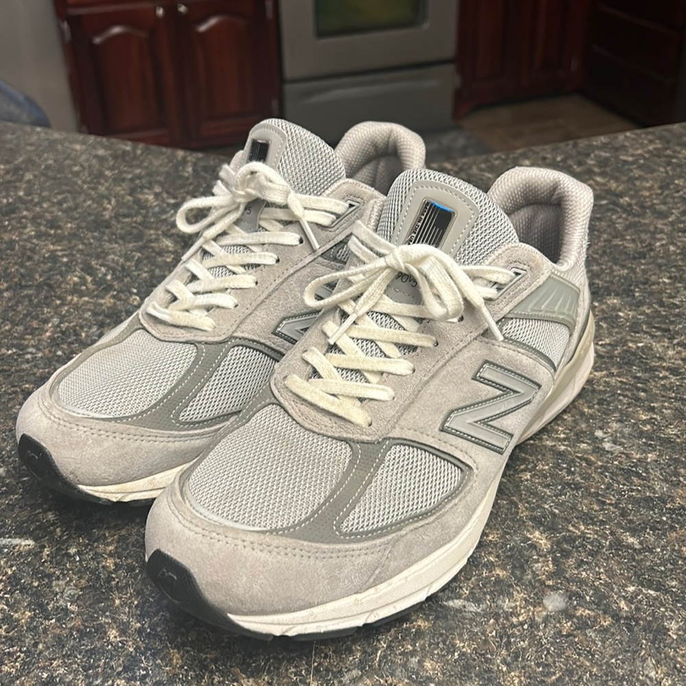 New Balance 990 V5